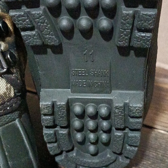 Shoes - Picture 2 of 4